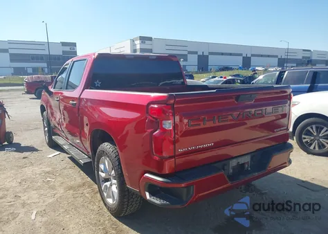 2021 Chevrolet Silverado 1500 2Wd Short Bed Custom z USA, uszkodzony, nr VIN 3GCPWBEKXMG412883